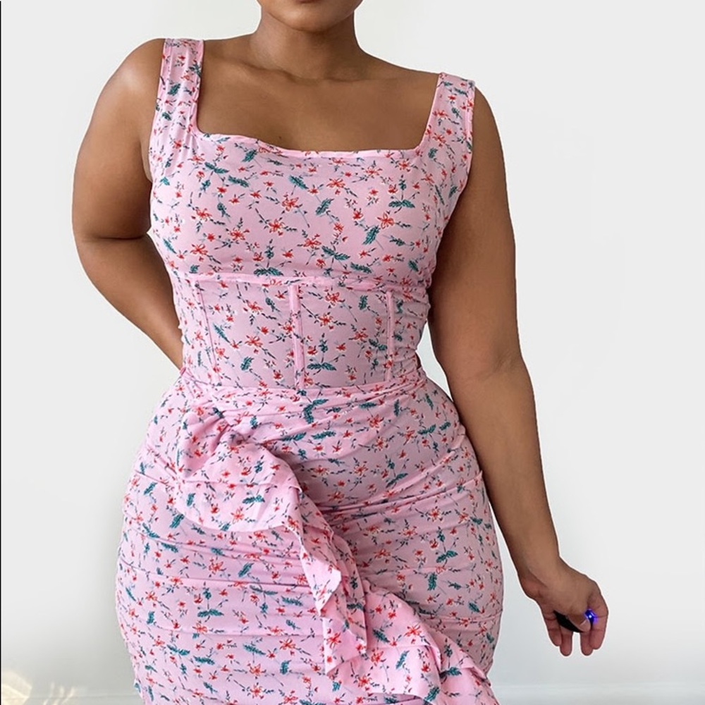 Pretty Little Things 2 Piece Floral Set - NEVER WORN, TAGS STILL ON PRODUCT.